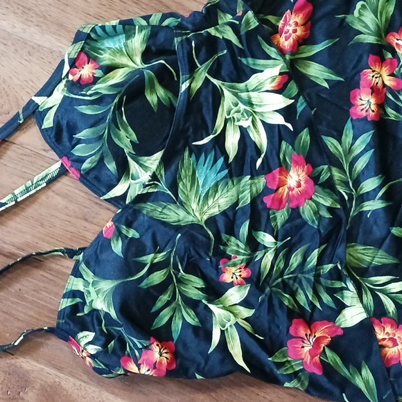 Swimsuit - Picture 2 of 5